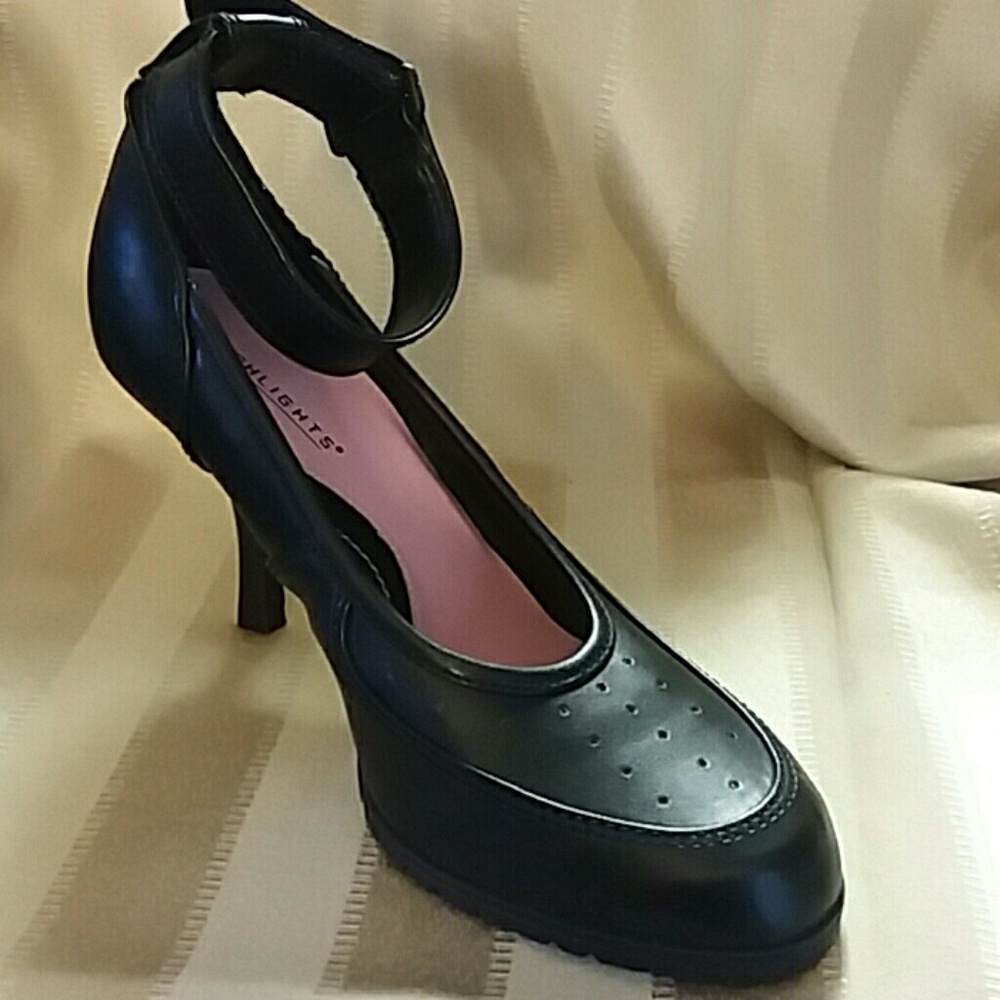 Black Highlights heels size 6 never worn